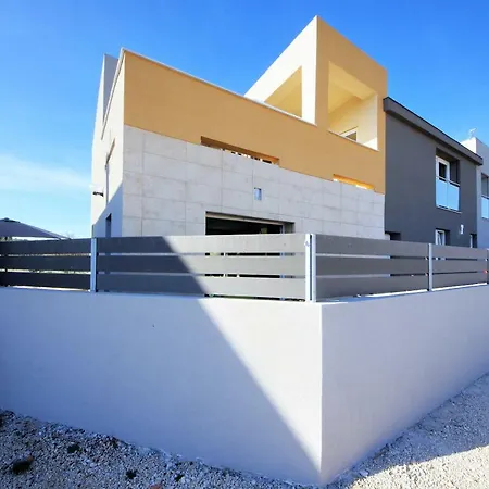 Deluxe Roko Villa *