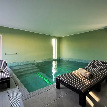 Deluxe Roko Villa *
